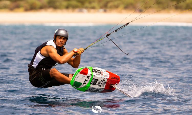 Il club vela di Civitanova saluta Pianosi: l'azzurro parteciperà all'Europeo di Kite Surf Il club vela di Civitanova saluta Pianosi: l'azzurro parteciperà all'Europeo di Kite Surf