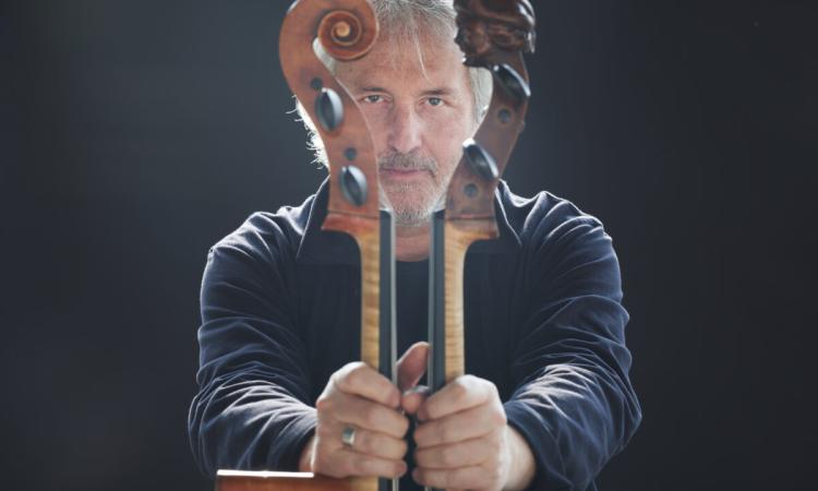 Il violoncellista Mario Brunello torna a San Ginesio: concerto gratuito al chiostro di Sant’Agostino Il violoncellista Mario Brunello torna a San Ginesio: concerto gratuito al chiostro di Sant’Agostino
