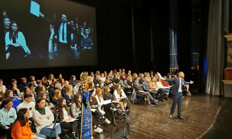 Macerata, premiati i diplomati e le eccellenze del Liceo Classico e Linguistico "Giacomo Leopardi" Macerata, premiati i diplomati e le eccellenze del Liceo Classico e Linguistico "Giacomo Leopardi"