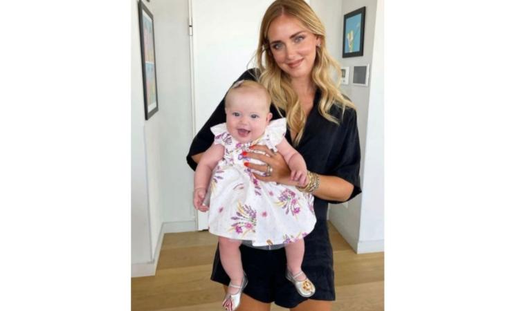 Chiara Ferragni posta un selfie con sua figlia Vittoria: boom di ordini da tutto il mondo per Momy Popy Chiara Ferragni posta un selfie con sua figlia Vittoria: boom di ordini da tutto il mondo per Momy Popy