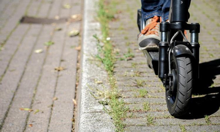 Civitanova, ordinanza per i monopattini: "Non potranno circolare su marciapiedi e aree pedonali" Civitanova, ordinanza per i monopattini: "Non potranno circolare su marciapiedi e aree pedonali"