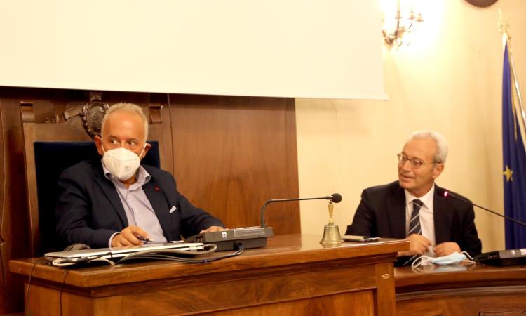 Civitanova, da prefetto a scrittore: presentato il romanzo del dott. D'Acunto Civitanova, da prefetto a scrittore: presentato il romanzo del dott. D'Acunto