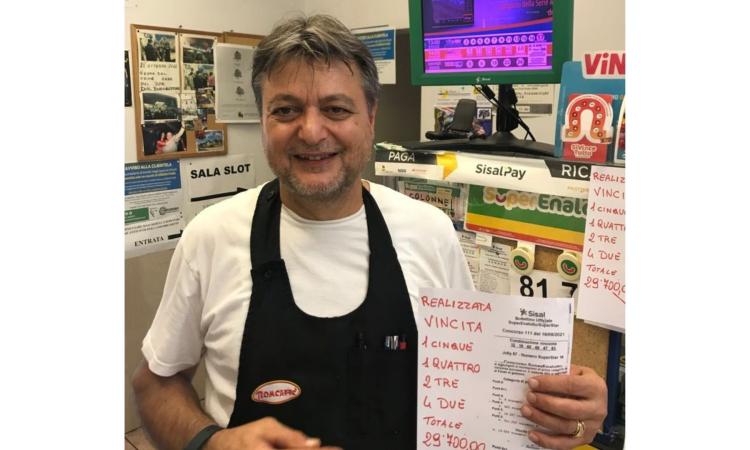 Montecassiano, maxi-vincita al Superenalotto: con una schedina si porta a casa quasi 30mila euro Montecassiano, maxi-vincita al Superenalotto: con una schedina si porta a casa quasi 30mila euro
