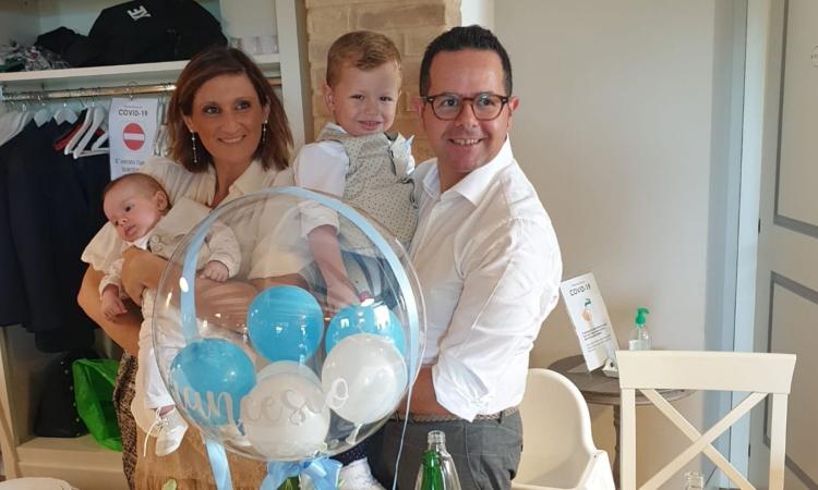 Polverigi, il piccolo Francesco riceve il sacramento del Battesimo: gli auguri dei familiari