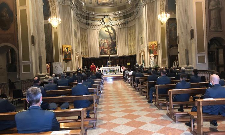 Macerata, "Giornata della Memoria": la Guardia di Finanza ricorda le vittime del dovere Macerata, "Giornata della Memoria": la Guardia di Finanza ricorda le vittime del dovere