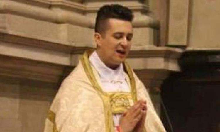 Truffa, cocaina e GBL. Il parroco si pente: "Inghiottito dal vortice della droga, chiedo scusa a tutti" Truffa, cocaina e GBL. Il parroco si pente: "Inghiottito dal vortice della droga, chiedo scusa a tutti"