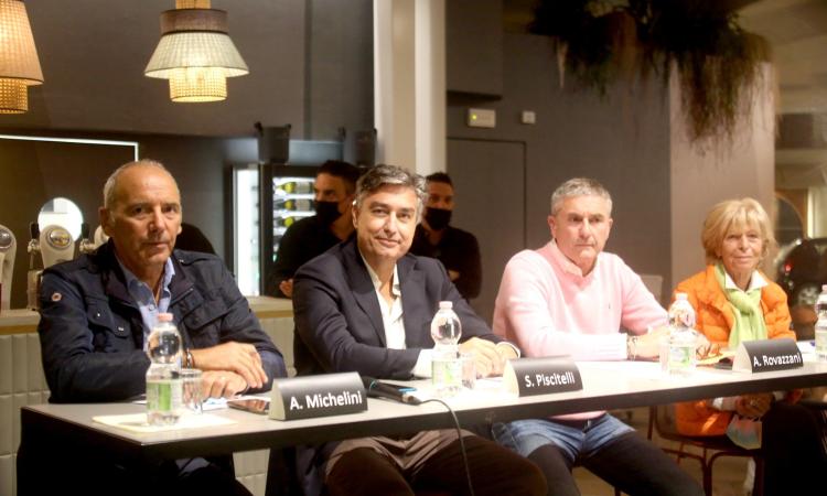 Porto Recanati, il confronto tra i quattro candidati sindaco affolla Piazza Brancondi (FOTO e VIDEO) Porto Recanati, il confronto tra i quattro candidati sindaco affolla Piazza Brancondi (FOTO e VIDEO)