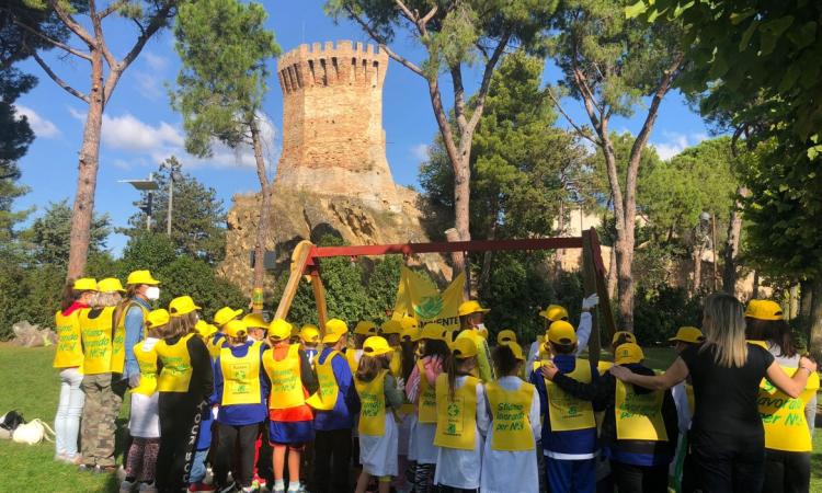 Studenti al servizio dell'ambiente: coinvolta la scuola elementare di Treia Studenti al servizio dell'ambiente: coinvolta la scuola elementare di Treia