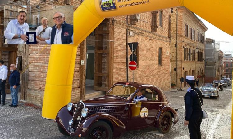 San Ginesio accoglie le auto d'epoca: più di trenta equipaggi sfilano nelle vie della città San Ginesio accoglie le auto d'epoca: più di trenta equipaggi sfilano nelle vie della città