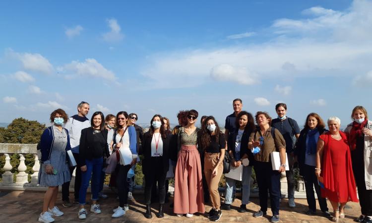 Buone pratiche per l'affido e l'accoglienza di minori: i partner di "Epic" in visita a Macerata Buone pratiche per l'affido e l'accoglienza di minori: i partner di "Epic" in visita a Macerata