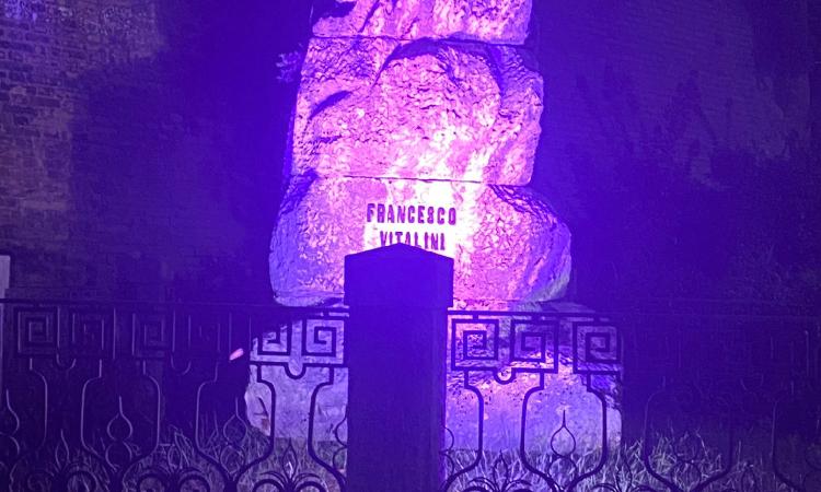 Camerino, lotta contro il tumore al seno: il monumento Vitalini si illumina di rosa