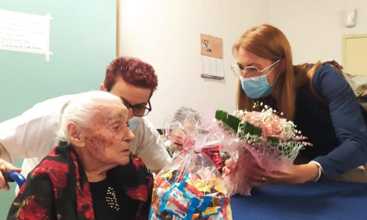 Potenza Picena, nonna Gilda spegne 102 candeline alla casa di riposo