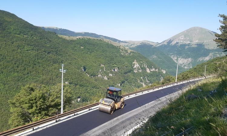 Riaperta la Provinciale Pian Perduto: ripristinato il collegamento con Castelluccio Riaperta la Provinciale Pian Perduto: ripristinato il collegamento con Castelluccio