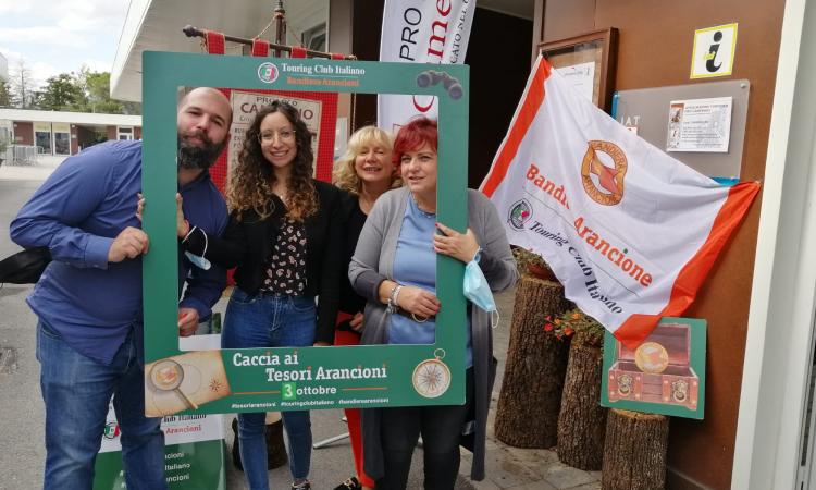 Camerino, la carica dei 120: la caccia al tesoro colora il centro storico della città