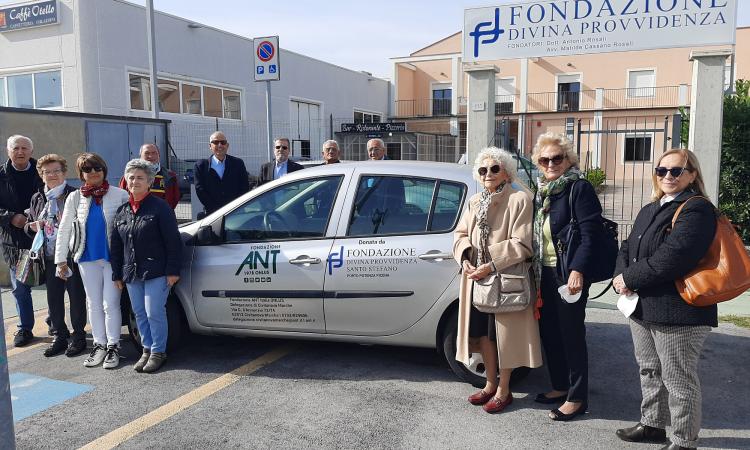 Potenza Picena, una nuova auto per l'Ant: la donazione della Fondazione Divina Provvidenza