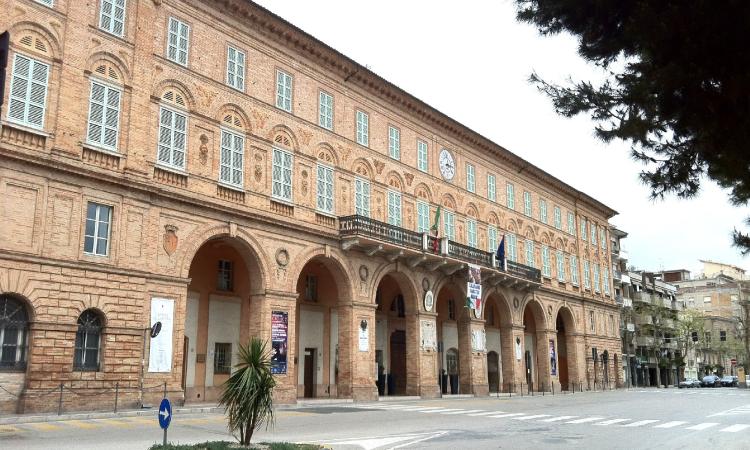 Civitanova, più sicurezza negli istituto scolastici: migliorato il servizio di vigilanza con la consegna delle chiavi