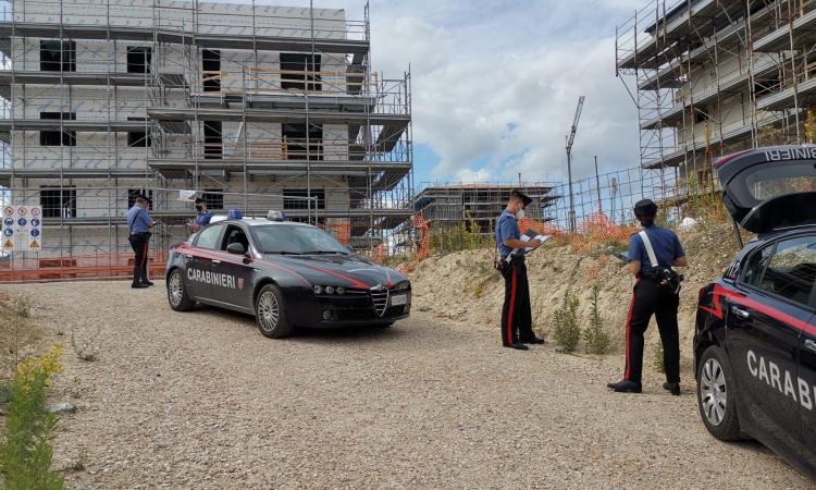 Lavoratori in nero e passerelle non a norma: multe per decine di migliaia di euro in 14 cantieri Lavoratori in nero e passerelle non a norma: multe per decine di migliaia di euro in 14 cantieri