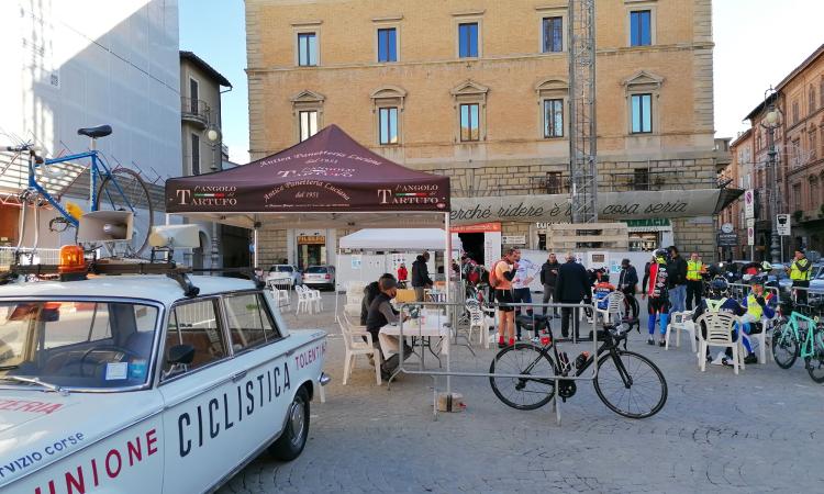 Tappa a Tolentino per la Granfondo Nibali: allestito anche un punto di ristoro