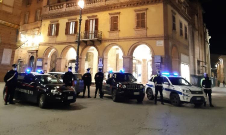 Tolentino, mostra falso documento d'identità bulgaro e guida senza patente: denunciato