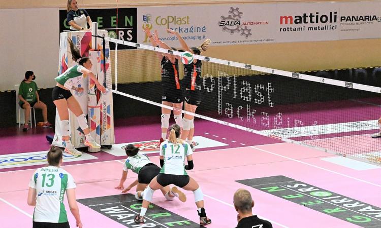 Volley, Hr Macerata corsara a Sassuolo: la vittoria arriva al tie-break