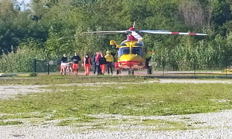 Macerata, investito mentre getta l'immondizia: uomo trasferito in codice rosso Macerata, investito mentre getta l'immondizia: uomo trasferito in codice rosso