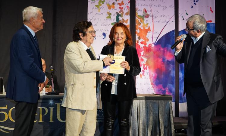 Colmurano, Luciana Salvucci vince la Farfalla d'Oro per la prosa Colmurano, Luciana Salvucci vince la Farfalla d'Oro per la prosa