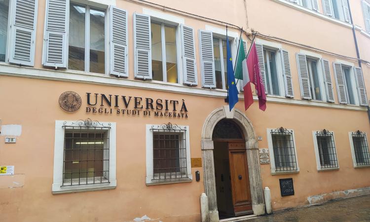 Dipendente Unimc condannata, denuncia partita dal direttore Giustozzi. Solidarietà dalle Rsu Dipendente Unimc condannata, denuncia partita dal direttore Giustozzi. Solidarietà dalle Rsu