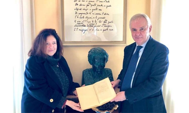 "Lo faccio in memoria dei miei genitori": donata al Centro studi una lettera di Giacomo Leopardi