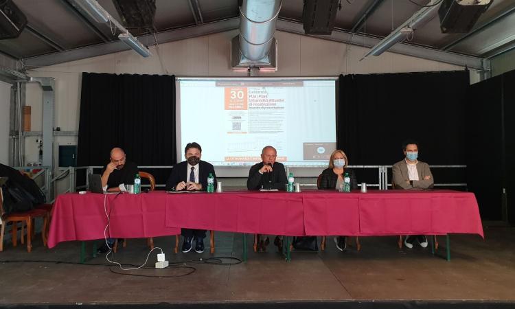 Caldarola, presentati i piani attuativi ai cittadini: al fotofinish i lavori post-sisma del teatro Caldarola, presentati i piani attuativi ai cittadini: al fotofinish i lavori post-sisma del teatro