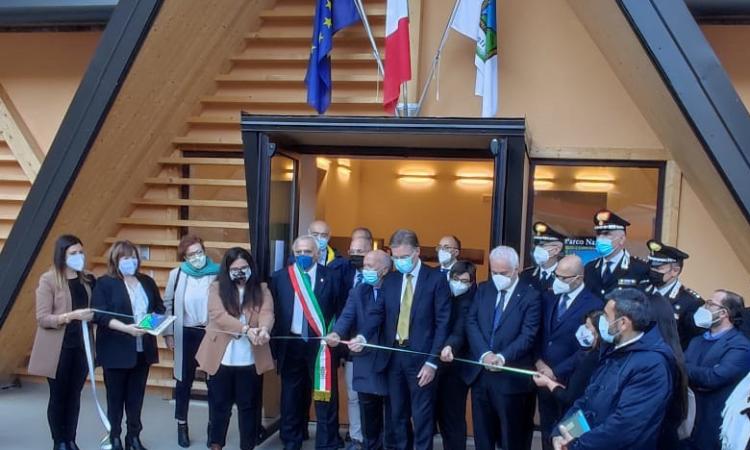 Visso, una nuova sede per il Parco dei Monti Sibillini: tante le autorità all'inaugurazione Visso, una nuova sede per il Parco dei Monti Sibillini: tante le autorità all'inaugurazione