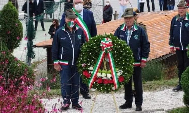 Castelraimondo, commozione al Parco della Rimembranza per l'ottava cerimonia ai caduti Castelraimondo, commozione al Parco della Rimembranza per l'ottava cerimonia ai caduti