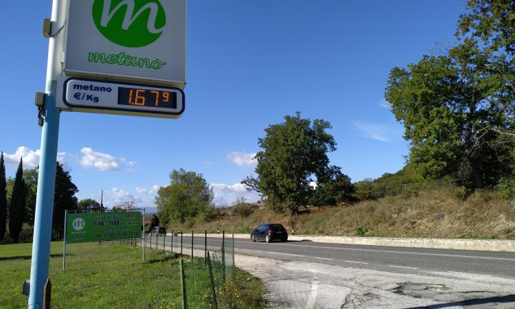 Caro-prezzi, le reazioni dei maceratesi sugli aumenti di luce, gas e carburante: "A breve scenderemo in piazza" Caro-prezzi, le reazioni dei maceratesi sugli aumenti di luce, gas e carburante: "A breve scenderemo in piazza"
