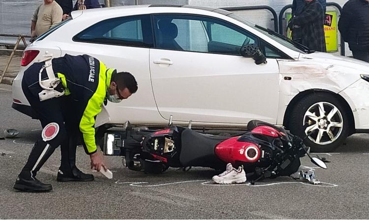 Corridonia, spaventoso incidente sul viale Europa: gravissima una giovane motociclista (FOTO)