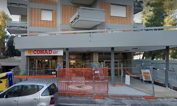 Macerata, dietrofront per il Conad di via Spalato: "Il supermercato non chiude" Macerata, dietrofront per il Conad di via Spalato: "Il supermercato non chiude"