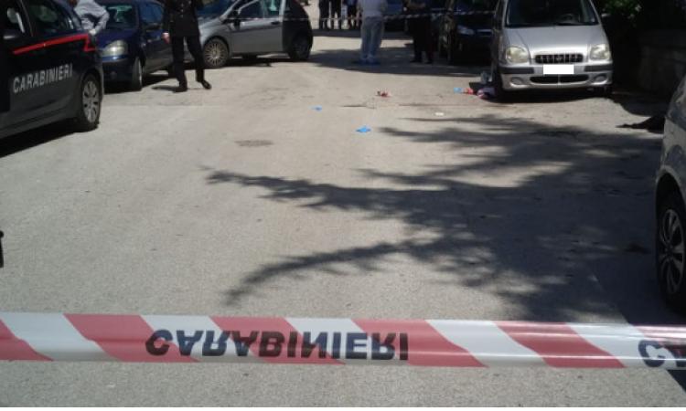 Aggredisce con un martello il "rivale in amore" per strada: arrestato 63enne Aggredisce con un martello il "rivale in amore" per strada: arrestato 63enne