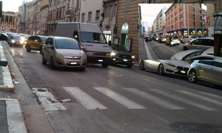 Macerata, incidente in corso Cavour paralizza il traffico
