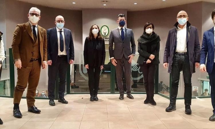 Pesaro, ragazza picchiata dai genitori perché omosessuale: "Inaccettabile manifestazione di degrado sociale" Pesaro, ragazza picchiata dai genitori perché omosessuale: "Inaccettabile manifestazione di degrado sociale"