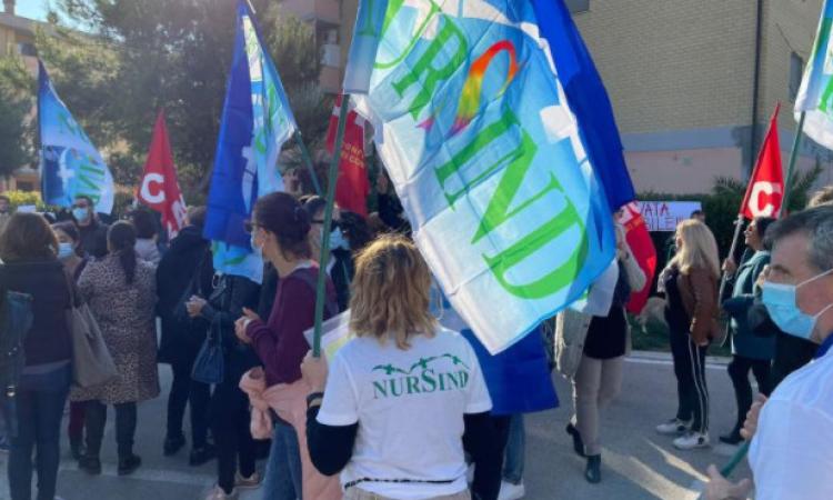 Macerata, la protesta del Cobas all'inaugurazione della nuova Villalba