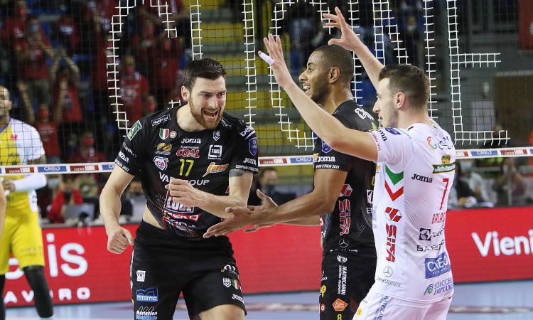 Lo scontro tra titani lo vince la Lube: Modena demolita in quattro set, è di nuovo primato Lo scontro tra titani lo vince la Lube: Modena demolita in quattro set, è di nuovo primato