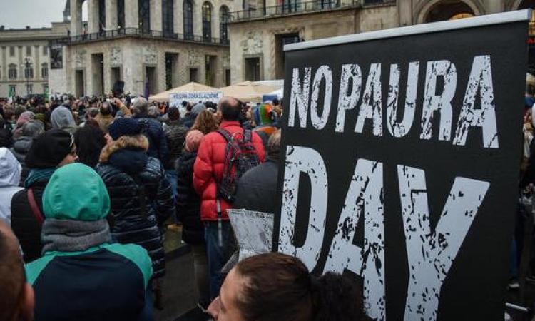 No Vax e no Green Pass perquisiti, erano affiliati al canale "Basta dittatura": coinvolte 2 città delle Marche