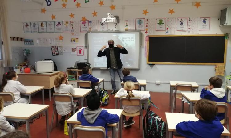 Recanati, Diego Mecenero ospite alla scuola primaria San Vito per promuovere la lettura trai giovani