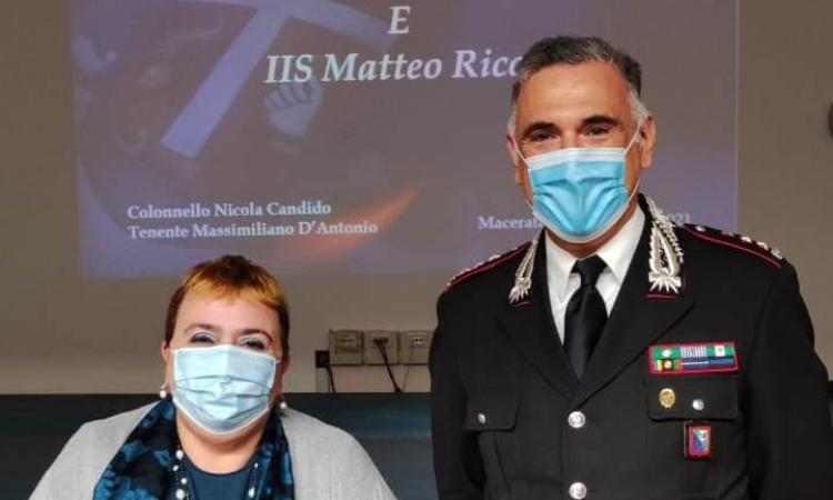 Macerata, carabinieri nella scuole: studenti dell'IIS "Ricci" a lezione di legalità