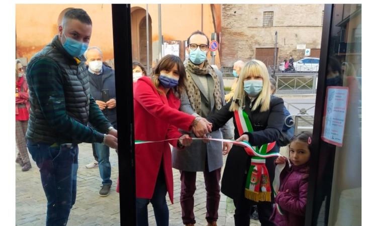 San Severino, alimenti naturali per animali ma anche "canettoni" natalizi: apre Biosana Pets San Severino, alimenti naturali per animali ma anche "canettoni" natalizi: apre Biosana Pets