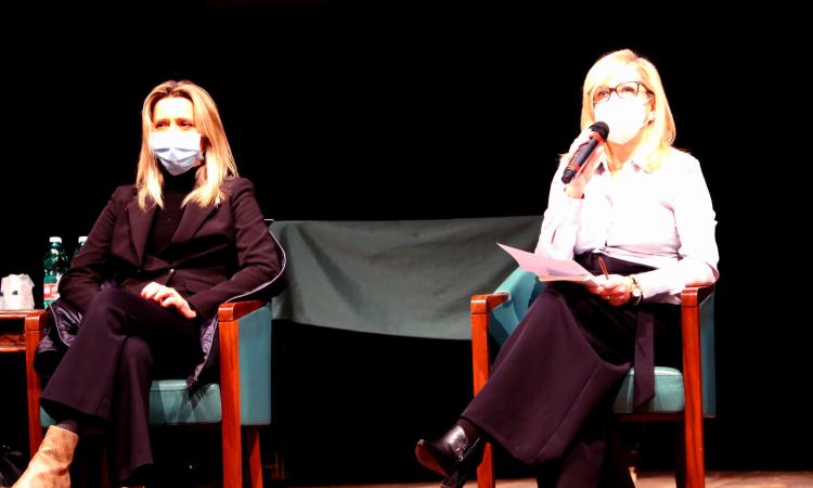 Macerata, "Nuovi modelli di cura delle demenze": presentato il libro di Luisa Bartorelli (FOTO) Macerata, "Nuovi modelli di cura delle demenze": presentato il libro di Luisa Bartorelli (FOTO)