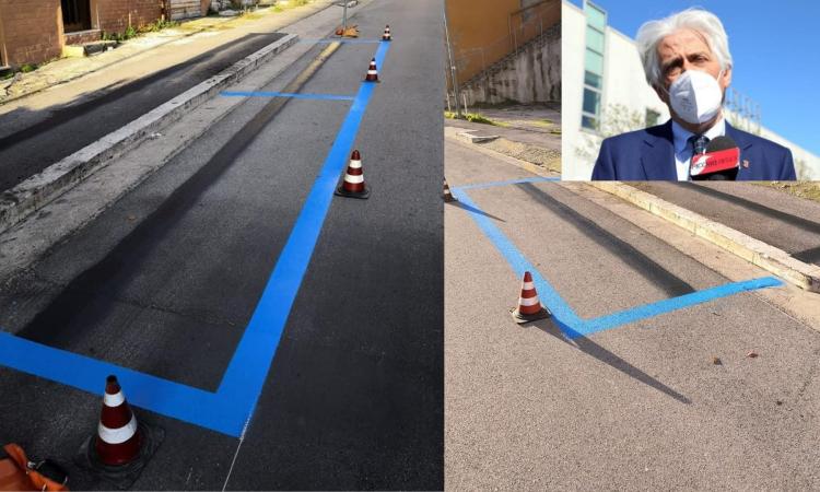 Macerata, scompaiono le strisce blu dai marciapiedi di via Ugo Foscolo. Problema risolto a metà