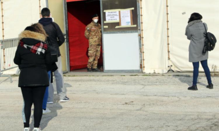 Covid Marche, 906 nuovi casi oggi: rimane stabile l'incidenza del virus Covid Marche, 906 nuovi casi oggi: rimane stabile l'incidenza del virus