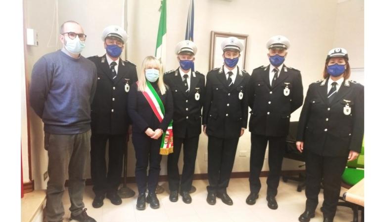 San Severino, consegnati nuovi gradi a quattro agenti della Polizia Locale San Severino, consegnati nuovi gradi a quattro agenti della Polizia Locale