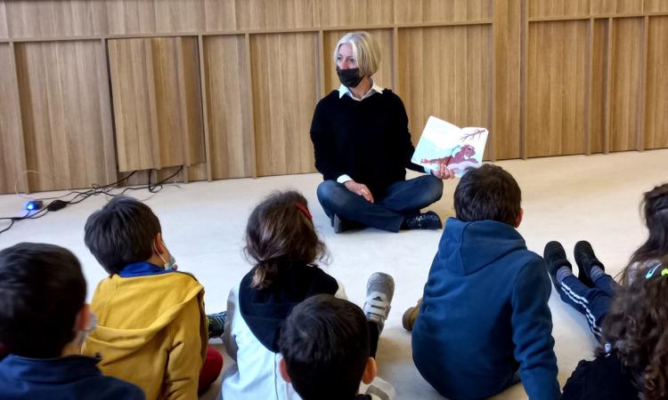 Recanati, letture ad alta voce nelle scuole: successo per "Libramoci" Recanati, letture ad alta voce nelle scuole: successo per "Libramoci"