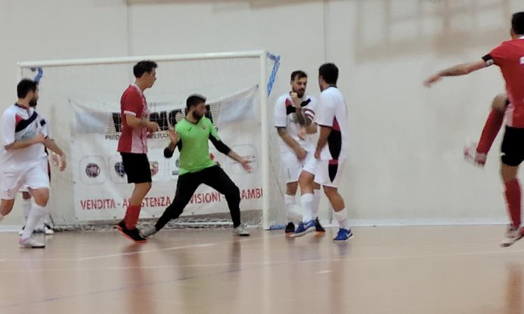 Futsal, Serie B e C2. Il Bayer Cappuccini aggancia la zona playoff e la Nuova Ottrano mantiene il vantaggio Futsal, Serie B e C2. Il Bayer Cappuccini aggancia la zona playoff e la Nuova Ottrano mantiene il vantaggio