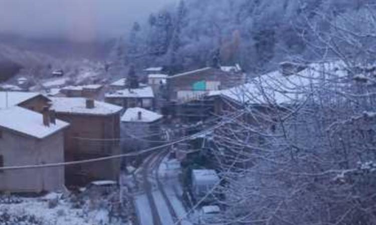 Prima nevicata sull'Appennino marchigiano Prima nevicata sull'Appennino marchigiano